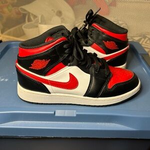 Nike Air Jordan 1 Mid 554725-079 Shoes Size 4.5Y